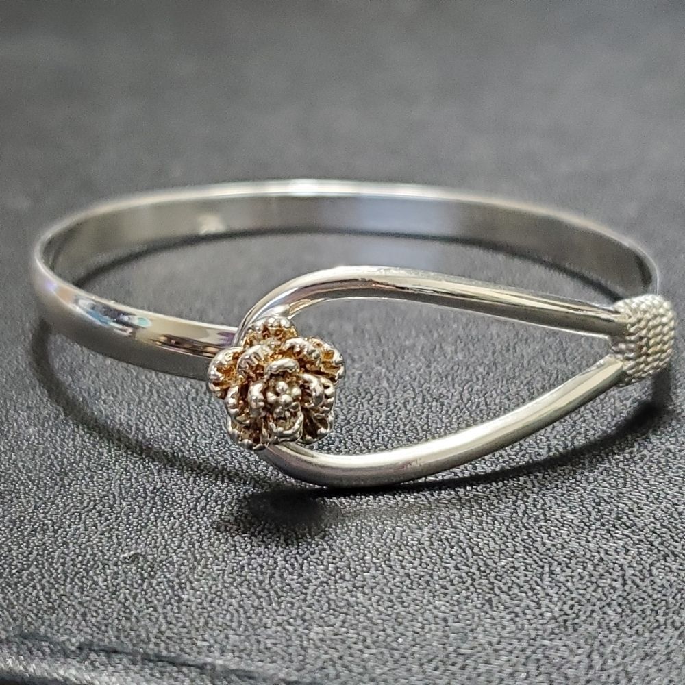 *Sale* Vintage Sterling silver flower bracelet 7"